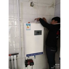 電采暖鍋爐：安裝10千瓦的微波電采暖鍋爐，可供100平米房屋取暖，4200元(免費(fèi)保修10年）。現(xiàn)鉅惠安裝價(jià)3700元。每村三戶，數(shù)量有限，先購(gòu)先得。